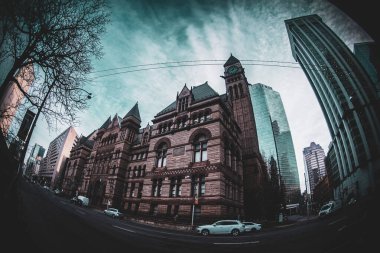 Belediye Binasında Dramatik Gökyüzü