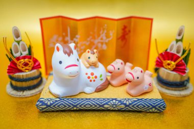 At Yılbaşı Malzemeleri Yılı (Yeni Yıl Kart Malzemeleri)