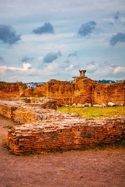 Tuğla harabelerinin resmi