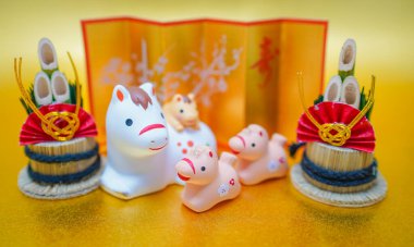 At ailesi, çocuk ve aile zodyak süslemeleri Yeni Yıl