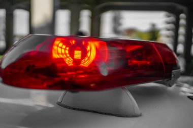 Işıklandırılmış kırmızı uyarı ışığı