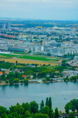 Tuna banliyöleri ve rüzgar manzarası