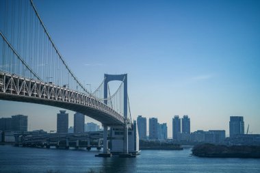 Tokyo Körfezi ve Gökkuşağı Köprüsü