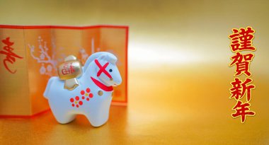 Mutlu yıllar at heykelciği.