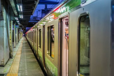 Sessiz istasyon ve tren