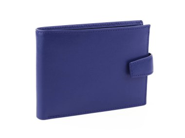 Hakiki sığır derisinden yapılmış yeni koyu mavi cüzdan. Beyaz arka planda izole edilmiş. Yakın çekim. 