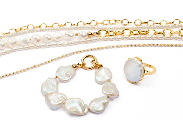 Luxury Elegant Baroque Pearl Ring Bracelet Necklaces White Background Close — Stock Photo, Image