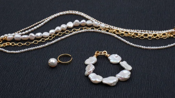 Luxury Elegant Baroque Pearl Golden Pendant Bracelet Necklaces Black Textured — Stock Photo, Image