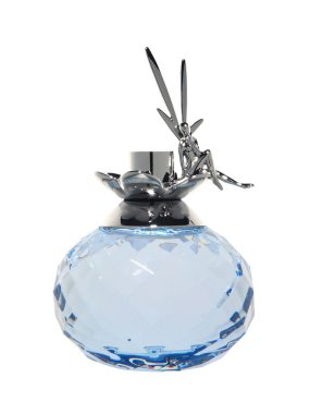 Beyaz arka planda izole edilmiş cam parfüm şişesi. Yakın çekim.