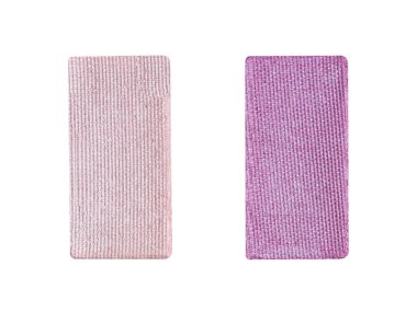 Kuru mor ve pembe göz gölgeleri beyaz arkaplanda izole edilmiş.