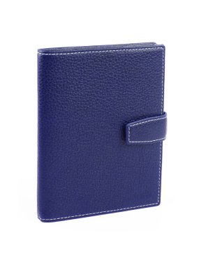 Hakiki sığır derisinden yapılmış yeni mavi cüzdan. Beyaz arka planda izole edilmiş. Yakın çekim. 