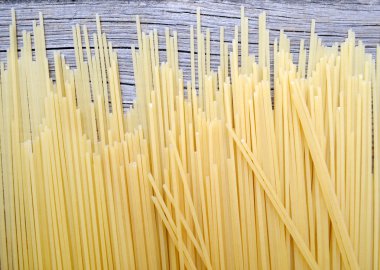 Basit düz pişmemiş makarna makarna