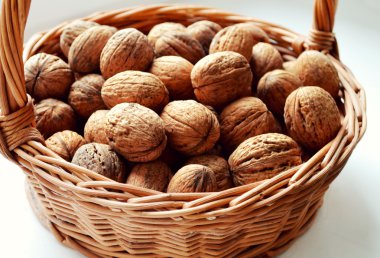 Çok sayıda sağlıklı ceviz kabuklarında