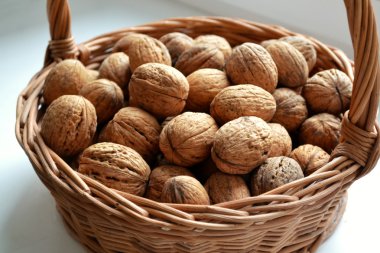 Çok sayıda sağlıklı ceviz kabuklarında