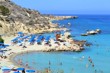 Sunny beach ve mavi Akdeniz