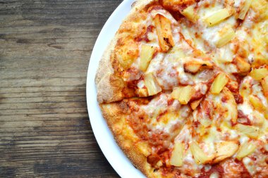 ananas ve tavuk bütün Hawai pizza