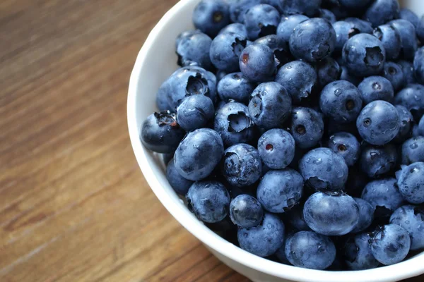 Healthy and delicious organic blueberries at the market — Stock Photo, Image