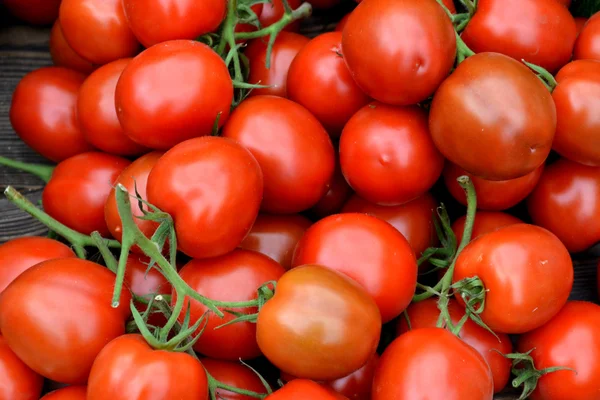 Big red natural organic tomatoes at the farm market — Stock Photo, Image