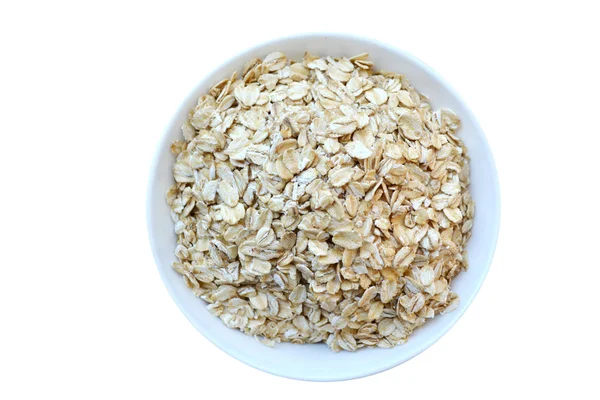 Beyaz arka plan üzerinde izole beyaz kase çiğ yulaf gevreği