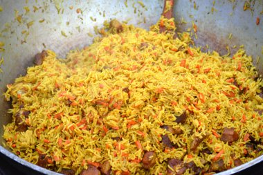 Tencereye Özbek pilavı ile