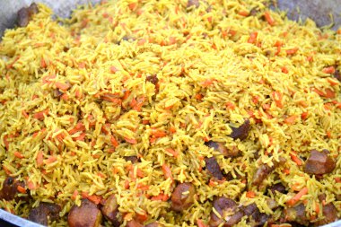 Tencereye Özbek pilavı ile