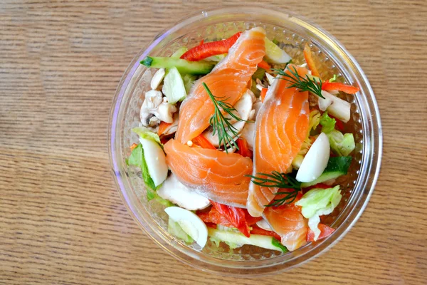 Healthy salad with salmon and quail eggs — Stock Photo, Image