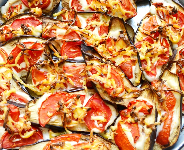 Plate full of baked eggplants with tomato, cheese and mayonnaise — Stock Photo, Image