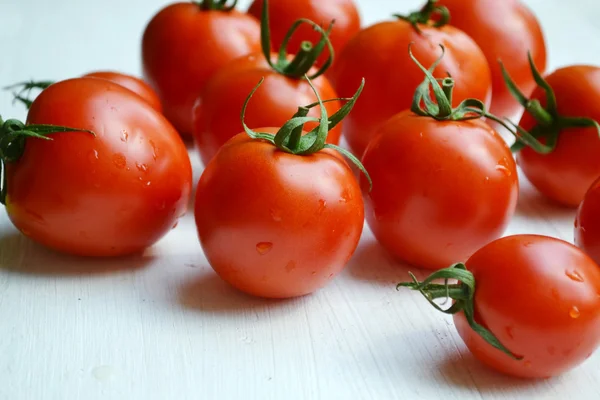 Büyük kırmızı doğal organik domates çiftlik Market — Stok fotoğraf