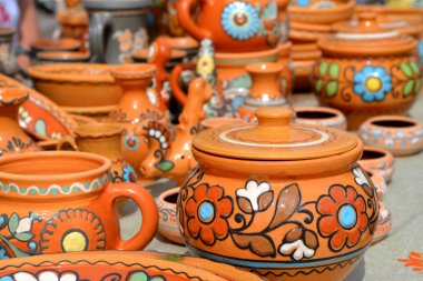 el yapımı kil tencere bir sürü