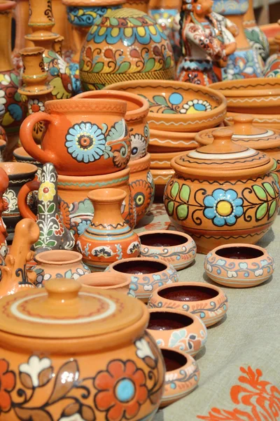 Lotes de vasos de barro artesanais — Fotografia de Stock