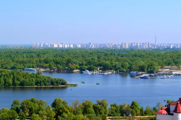 Bella vista sul fiume Kiev Dnipro e sull'isola di Trukhaniv — Foto Stock