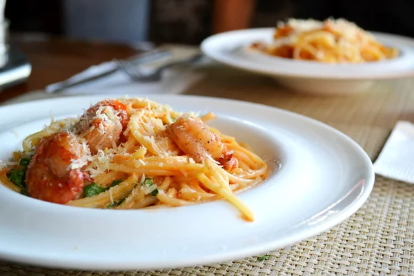 lezzetli makarna spagetti karides ve diğer deniz ürünleri Restoran