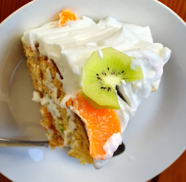 Slice of fruit cake with cream, kiwi and orange — Stock Photo, Image