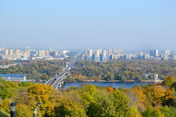 Hermosa vista de la ciudad de Kiev en otoño — Foto de Stock