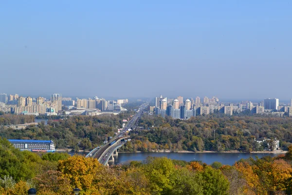 Prachtig uitzicht over de stad Kiev in het najaar van — Stockfoto