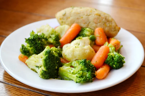 Healthy meal with broccoli, carrot, cauliflower and steamed fishcake — Stock Photo, Image