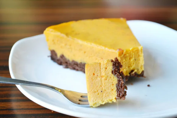 Slice of orange pumpkin pie — Stock Photo, Image