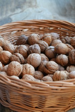 Çok sayıda sağlıklı ceviz kabuklarında