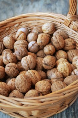 Çok sayıda sağlıklı ceviz kabuklarında