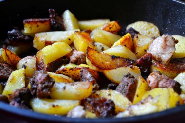 Kavrulmuş patates ve et