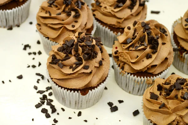 Kahverengi krem ile çikolata cupcakes