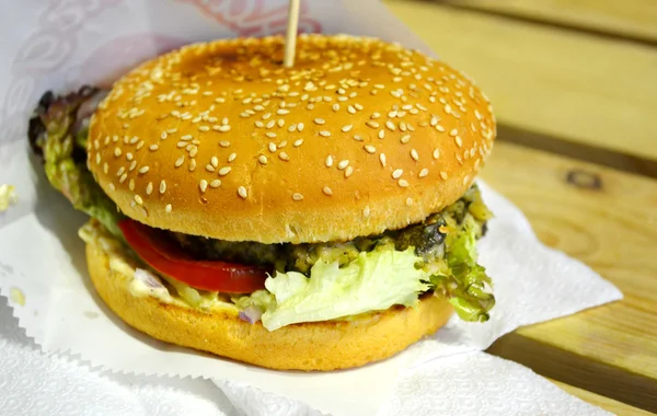 Big and tasty burger — Stock Photo, Image