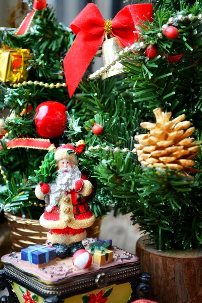 Christmas tree, Santa en andere decoraties Xmas — Stockfoto