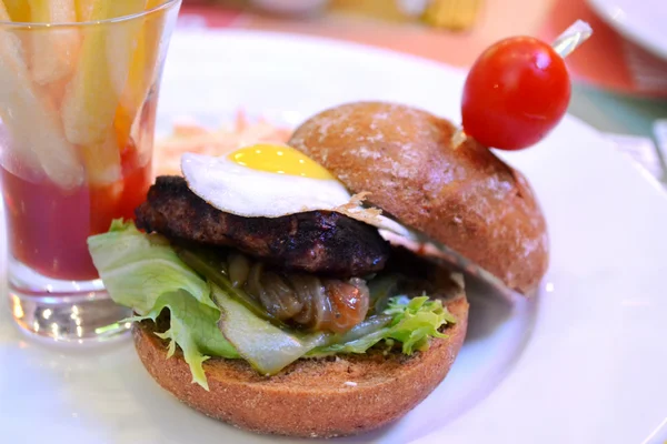 Cute mini burger with fried egg and cherry tomato — Stock Photo, Image