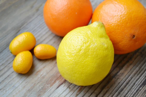 Set of citrus fruits from tangerines, kumquats, oranges and lemons — Stock Photo, Image