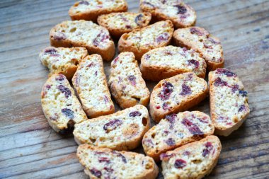 Kızılcık ahşap tablo ile Cantuccini tanımlama