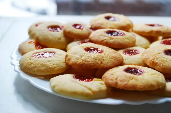 Galletas caseras con mermelada —  Fotos de Stock