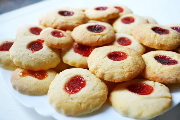 Galletas caseras con mermelada —  Fotos de Stock