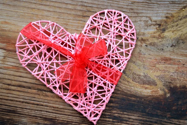 Pink handmade heart with red ribbon bow for St Valentine's Day — Stock Photo, Image