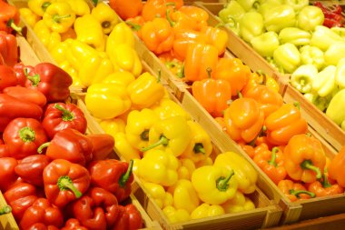 tatlı turuncu, sarı ve kırmızı biber